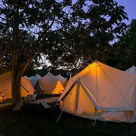 Kampaoh Glamping *