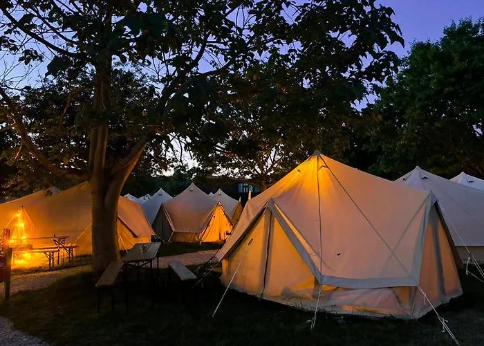 Kampaoh Glamping *